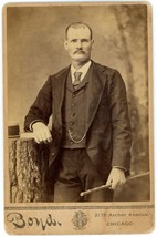 Circa 1890&#39;S Cabinet Card Of Man Wearing Suit W. Walking Stick Bond Chicago Il - £9.55 GBP