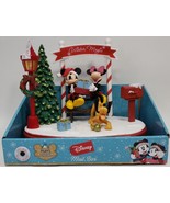 Disney Mickey &amp; Minnie Mouse Winter Magic Animated Lighted Musical Mail Box - $1,036.73 MXN