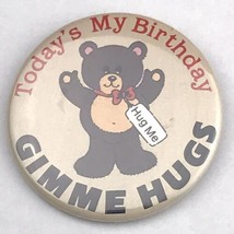 Russ Berrie And Company Gimme Hugs Bear Birthday Button Pin Vintage Pinback - £9.87 GBP