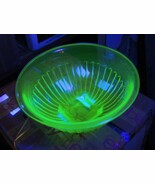 Depression Glass Mixing Bowl 9.75+&quot; ribbed green Vaseline uranium glass ... - $1,252.71 MXN