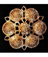 Sarah Coventry Pin Gold Plated VTG Medieval Style Medallion Florette Clu... - $375.38 MXN