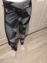La Belle Boutique Yoga Pants Gray/Black Medium - $190.06 MXN