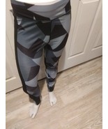 La Belle Boutique Yoga Pants Gray/Black Medium - $190.06 MXN