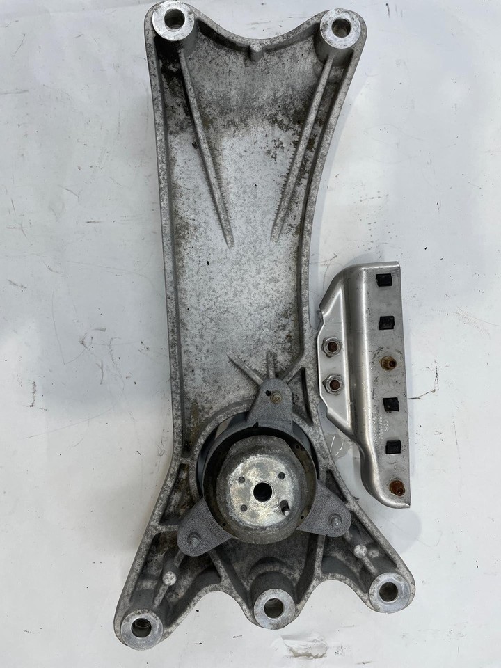 2014-2017 Maserati Quattroporte Transmission Mount Bracket OEM 06700036310 Item image 5