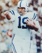 Johnny Unitas 8X10 Photo Baltimore Colts Nfl Football Looking For A Block - £3.92 GBP