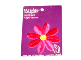 WRIGHTS IRON ON APPLIQUE 3 inch DAISY  vintage pkg  (applique bx) - $3.00