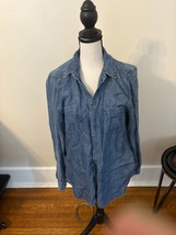 JANE &amp; DELANCEY Women&#39;s Blue Soft Lyocell Chambray Button Down Shirt  M - $333.61 MXN