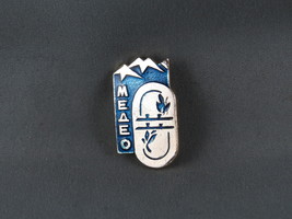 Vintage Soviet Tourist Pin - Medeo Outdoor Ice Rink - Stamped Pin - £11.99 GBP