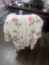 avon intimates bath robe white floral size missy one size - $209.55 MXN