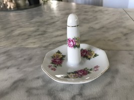 Vintage Ceramic Floral Ring Holder - $10.98
