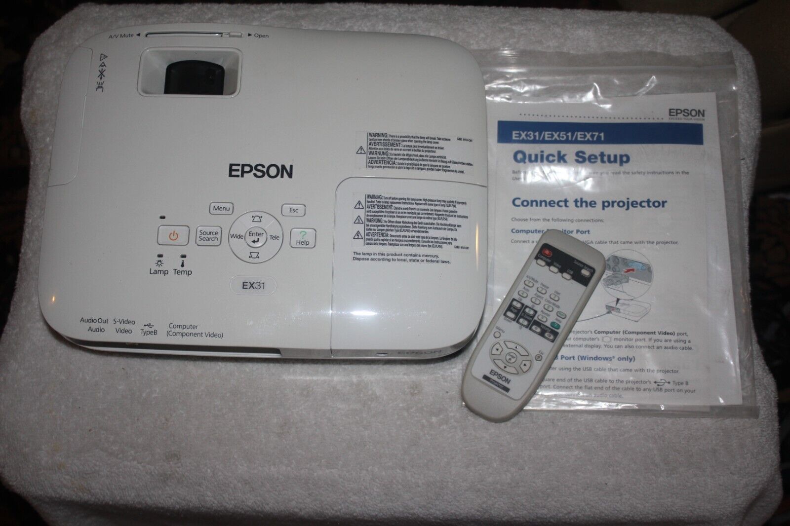 Primary image for Epson EX31 LCD Projector H309A with Remote Control oct23 #M