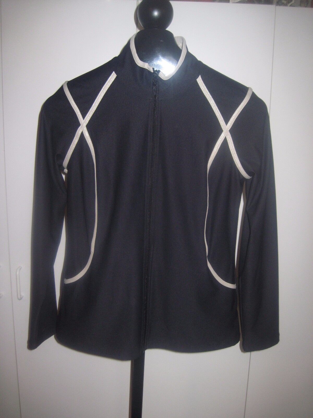 XERSION LADIES BLACK/METALLIC ZIP RUNNING JACKET-M-BARELY WORN-POLY/SPAN... - $8.59