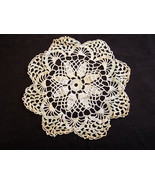 Vintage HAND CROCHETED DOILY Ivory and Green CIRCULAR SNOWFLAKE 9&quot; Diameter - $4.33 CAD