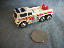 Matchbox Ladder Truck 2000 Mattel White Made in China Missing Ladder - $1.52