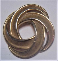 Vtg Crown Trifari Circle Pin Brooch Gold-tone - £22.03 GBP