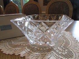 Mikasa 5065378 Diamond Collection 10&quot; Centerpiece Crystal Bowl Boxed - $370.72 MXN