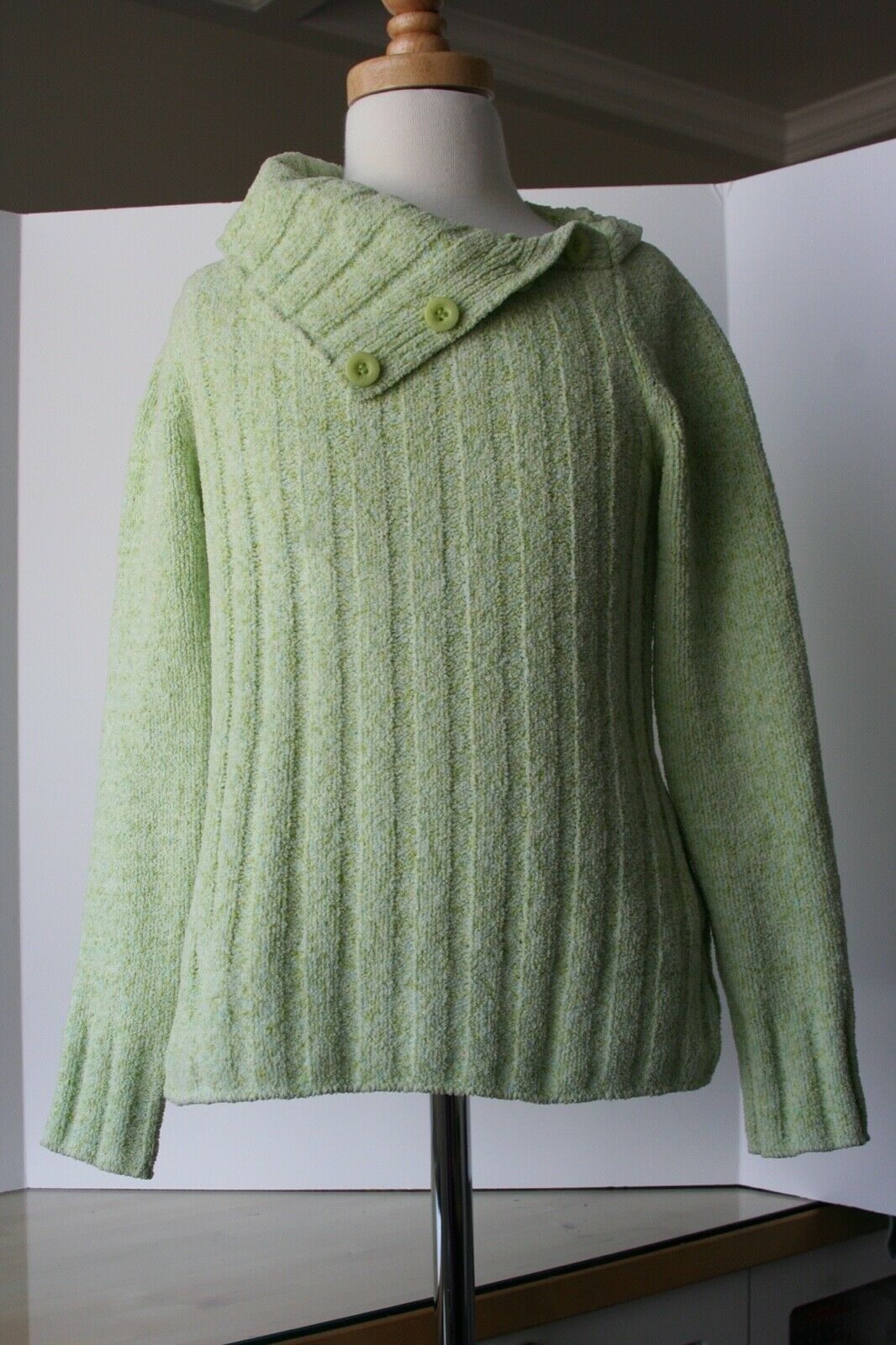 green dog Light Green Citrus Sweater with cute buttoned collar Girls size Small - $8.90