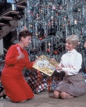 The Brady Bunch Florence Henderson gives Ann B Davis gift under Christmas tree - £23.18 GBP