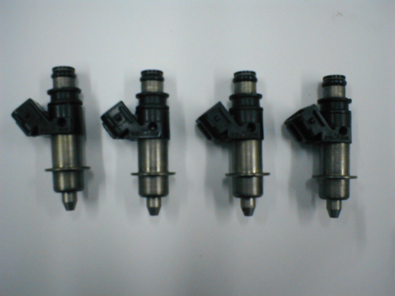 1999 2000 2001 Honda CR-V Fuel injectors they fit 2.0 engine - $48.51