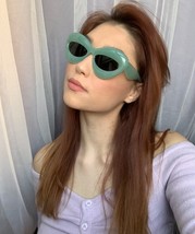 New Fashionista “Maskarade” Elegant Green Geometric Womens Sunglasses - $289.87 MXN