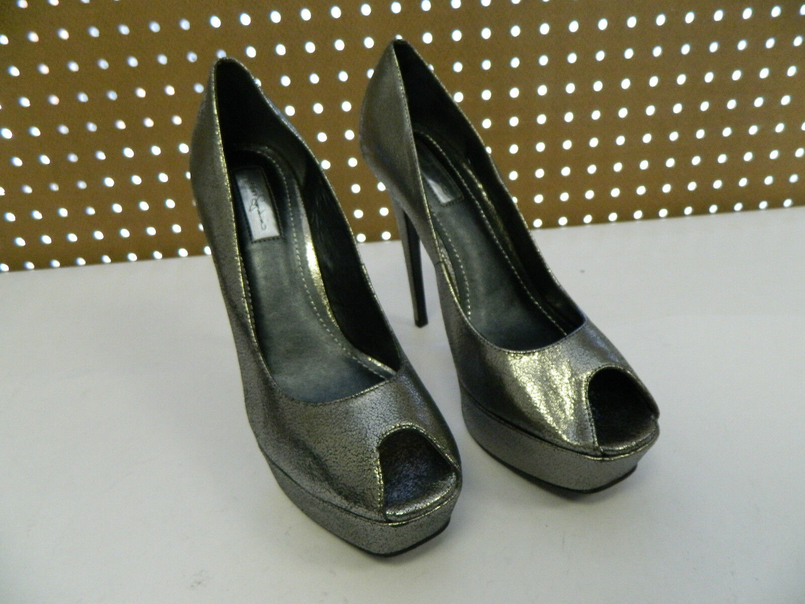REPORT Signature Black essemtial Heels Size