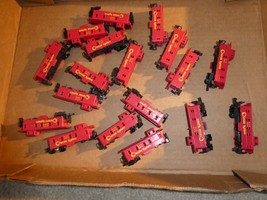Lot of 18 Vintage 1970s N Scale Aurora Chessie System Caboose Cars No Wheels Tr - £53.75 GBP