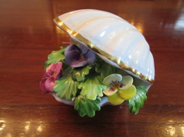 Royal Adderley England shell with flowers, 2 1/2 x 3 [*a3] - £59.53 GBP