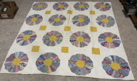 Vintage Handmade  Dresden Plate Design Quilt - $261.25