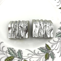 VTG Abstract 90&#39;s Silver Painted Square Ridge Clip On Earrings - £10.59 GBP
