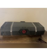 DARTH TYRANUS LEGACY LIGHTSABER STAR WARS GALAXY&#39;S EDGE DISNEY *CASE ONLY* - $909.35 MXN