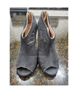 Qupid Women&#39;s Black Leather Upper Back Zip Caged Ankle Casual Boots Size 8 - $31.14 CAD