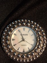 CHICO&#39;S Silvertone Ladies/Woman&#39;s watch No Band,new Battery, Works Great! - $190.06 MXN