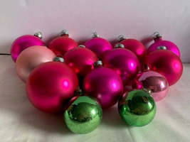 Vintage Shiny Brite Pink &amp; Green Glass ball tree ornaments set #5 - £22.02 GBP