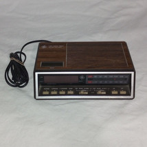 Vintage General Electric GE Model 7-4616B Two Wake Times FM/AM Alarm Clock Radio - $15.29