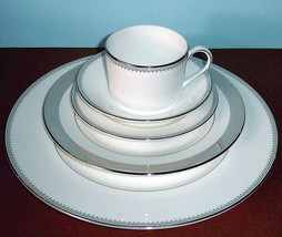 Vera Wang Wedgwood Grosgrain 5 Piece Place Setting Dinner Set Platinum T... - £106.07 GBP