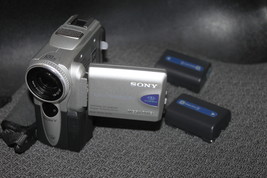 Sony DCR-PC101 Digital Video Camera MiniDV Camcorder no charger  - £61.79 GBP