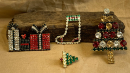 Vtg Christmas Brooch Lot Trees Presents Stocking High Fashion Jewelry Pins - £23.70 GBP