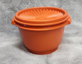 Vintage Tupperware Servalier Bowl w/ Lid #886-29 Harvest Color Orange - £5.39 GBP