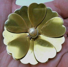 Vintage gold tone faux pearl flower Brooch Pin 2.25&quot; floral jewelry - £6.26 GBP