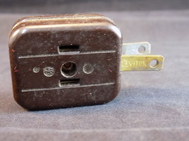 VINTAGE OUTLET MULTIPLIER LEVITON 16A- 125V 2 PRONG MALE TO 2 PRONG FEMA... - £6.22 GBP