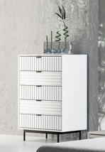 30" White Solid Wood Five Drawer Chest - $19,193.17 MXN