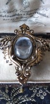 VINTAGE Nice 1980&#39;s Goldtone Ornate Framed Clear Faux Glass Cabochon BROOCH. - £25.40 GBP