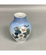 Vintage Royal Copenhagen Blackberry, Fruit &amp; Flowers Porcelain Vase - 4”H - $364.34 MXN