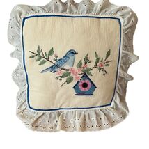 Vintage Bluebird Birdhouse Cross Stitch Pillow Eyelet Lace Ruffle Cottag... - €16,87 EUR