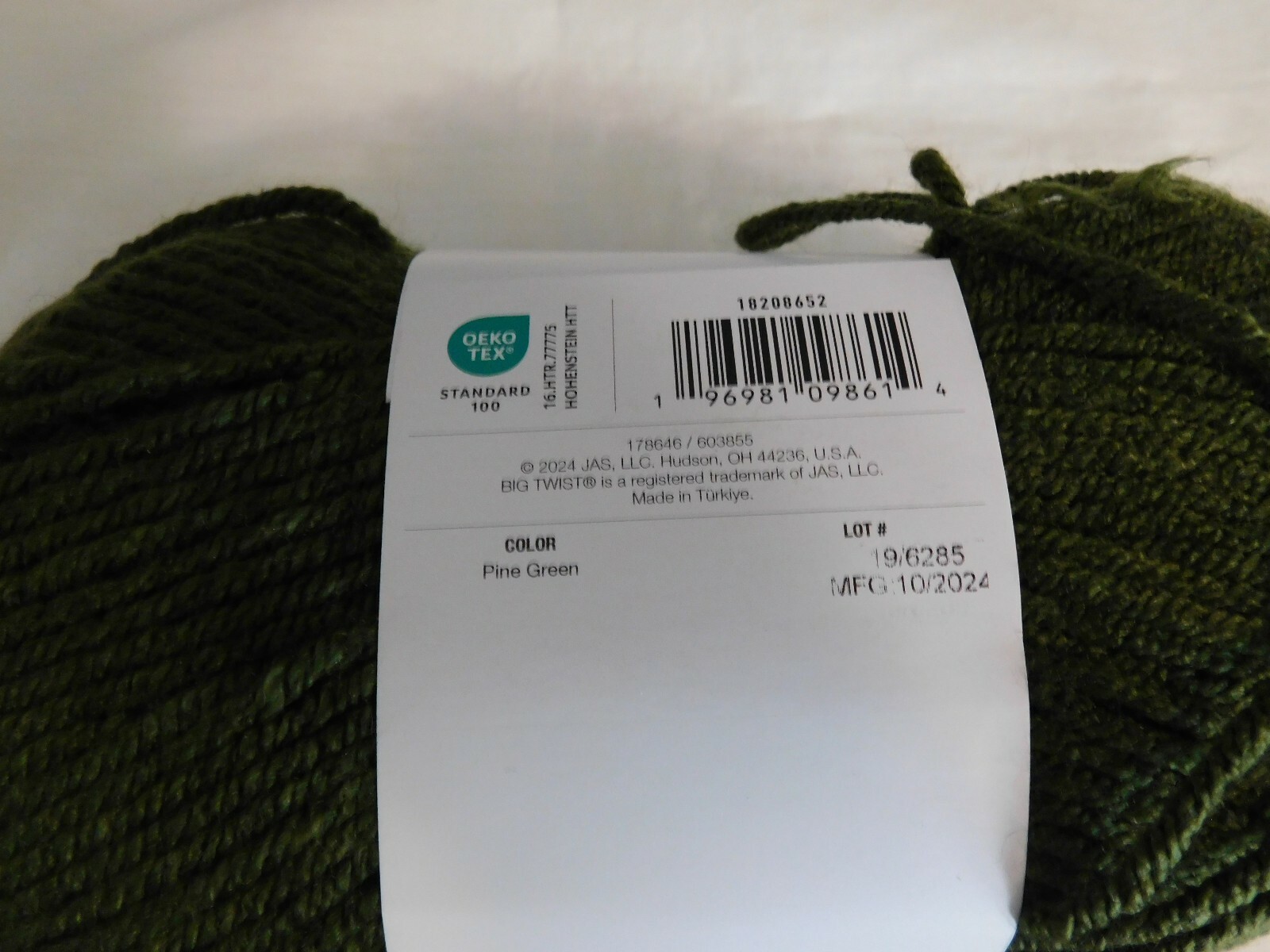 Big Twist Living Pine Green Dye Lot 196285 Item image 2