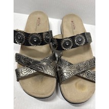 Taos Sandals Womens Slide Pewter Leather Slip On Medallion Size 9  - $820.07 MXN