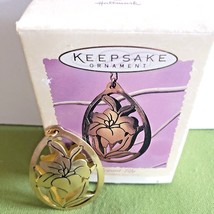 Hallmark Elegant Lily Dimensional Brass 1995 Easter Collection 2&quot; Tall Pendant - £5.54 GBP
