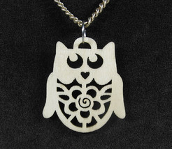 Carved Wood Owl Pendant Vintage Necklace Boho Retro Cut Thin Goldtone Chain 18&quot; - £13.44 GBP