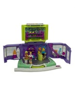 Polly Pocket Magic Movin&#39; Sports Shop with 2 Figurines 2000 - $32.76 CAD