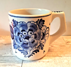 Delft Holland USA Handpainted Mug Signed DVK V0108 TN  3.75 in Tall - £16.84 GBP